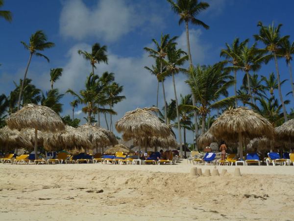 546861_589088621143005_967043662_n