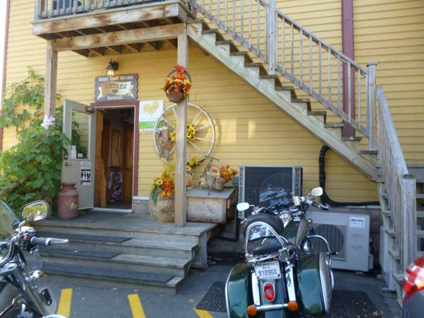 249379_629868623731671_1633047542_n