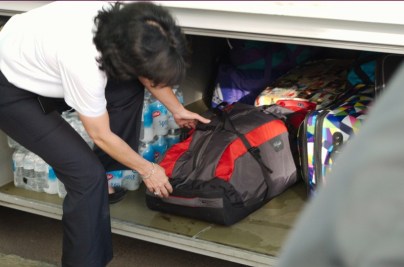 Сумки и чемоданы аккуратно укладывались лично водителем. Размерчик у всех не компактный. :-)